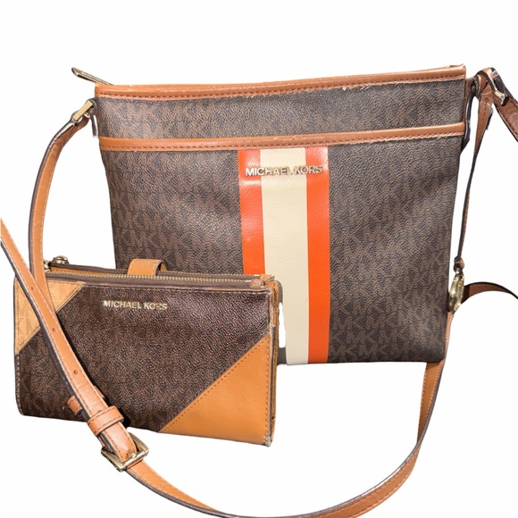 Michael Kors Handbags - Michael Kors Bedford logo striped crossbody signature print with matching wallet